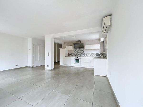 Vente                                                      Appartement
                        
                     2 pièces                      57 m2                     à Cannes