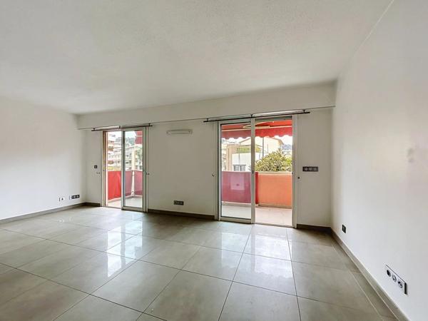Vente                                                      Appartement
                        
                     2 pièces                      57 m2                     à Cannes