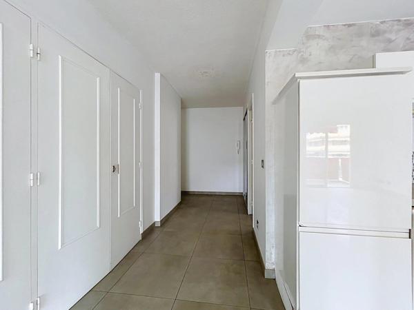 Vente                                                      Appartement
                        
                     2 pièces                      57 m2                     à Cannes