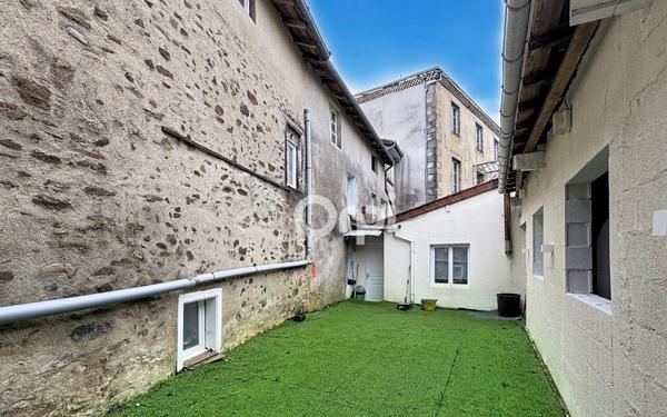 Maison à vendre    8 pièces •  Saint-Léonard-de-Noblat