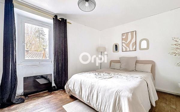 Maison à vendre    8 pièces •  Saint-Léonard-de-Noblat