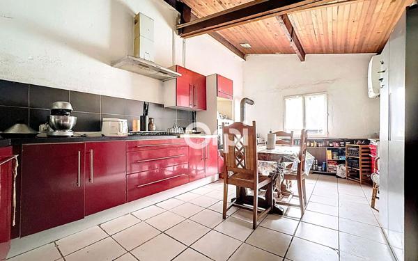 Maison à vendre    8 pièces •  Saint-Léonard-de-Noblat