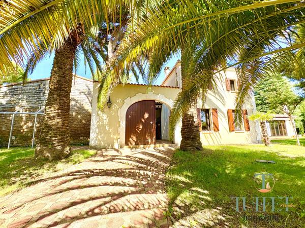 RONCE LES BAINS : VILLA AVEC PISCINE INTERIEURE CHAUFFEE