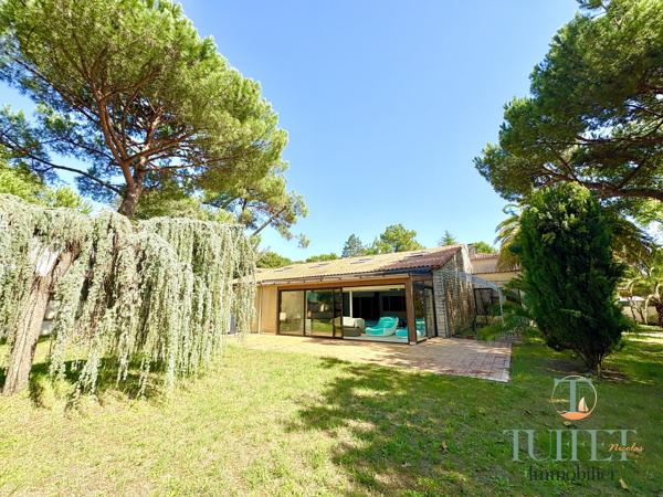 RONCE LES BAINS : VILLA AVEC PISCINE INTERIEURE CHAUFFEE
