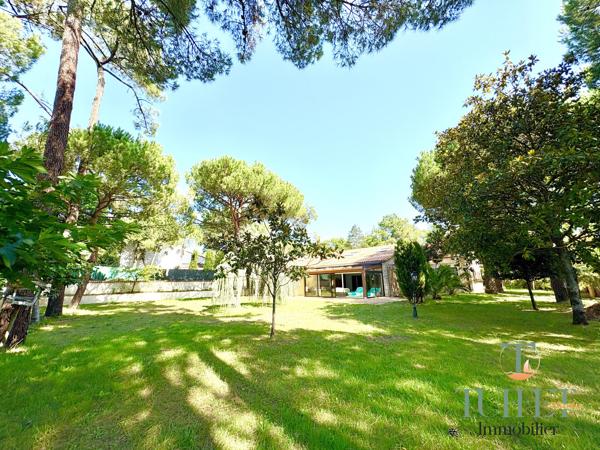 RONCE LES BAINS : VILLA AVEC PISCINE INTERIEURE CHAUFFEE