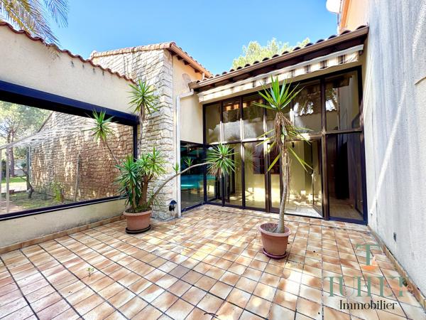 RONCE LES BAINS : VILLA AVEC PISCINE INTERIEURE CHAUFFEE