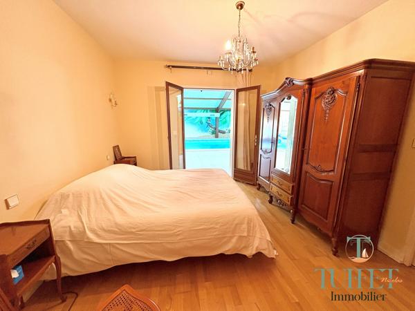 RONCE LES BAINS : VILLA AVEC PISCINE INTERIEURE CHAUFFEE
