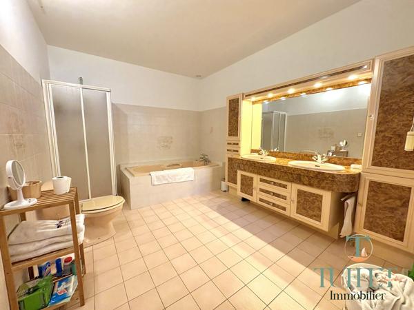 RONCE LES BAINS : VILLA AVEC PISCINE INTERIEURE CHAUFFEE
