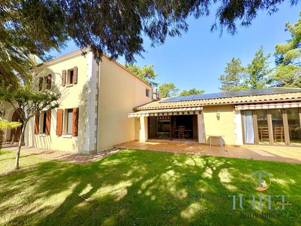 RONCE LES BAINS : VILLA AVEC PISCINE INTERIEURE CHAUFFEE