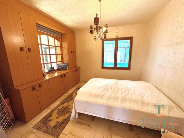 RONCE LES BAINS : VILLA AVEC PISCINE INTERIEURE CHAUFFEE