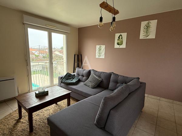 Appartement meublé de 70 m², avec balcon.
