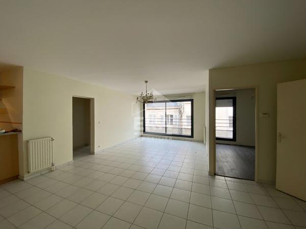 APPARTEMENT  LOUE  EN HYPER CENTRE VILLE