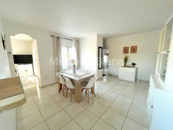 Ensemble immobilier 3 appartements: 245 m² avec jardin, terrasses et garage.