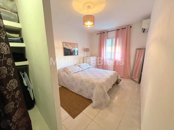 Ensemble immobilier 3 appartements: 245 m² avec jardin, terrasses et garage.