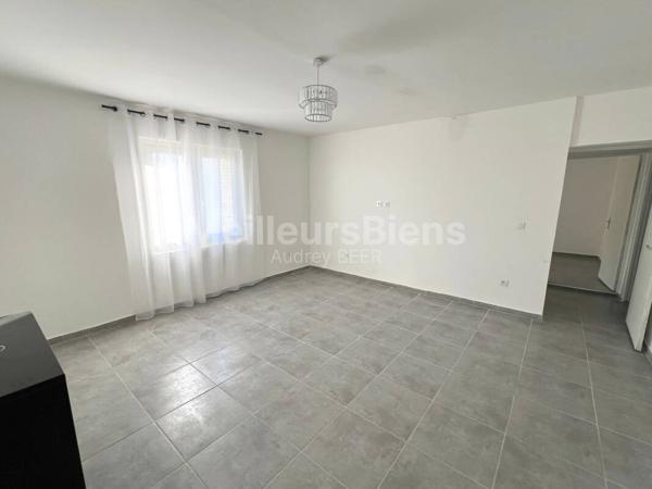 Ensemble immobilier 3 appartements: 245 m² avec jardin, terrasses et garage.