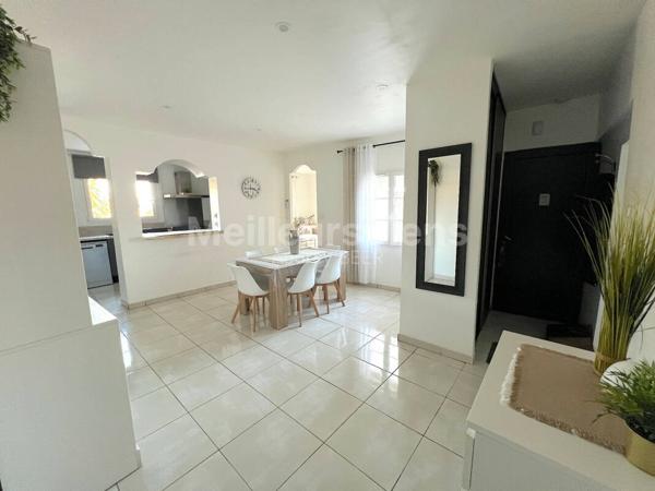 Ensemble immobilier 3 appartements: 245 m² avec jardin, terrasses et garage.