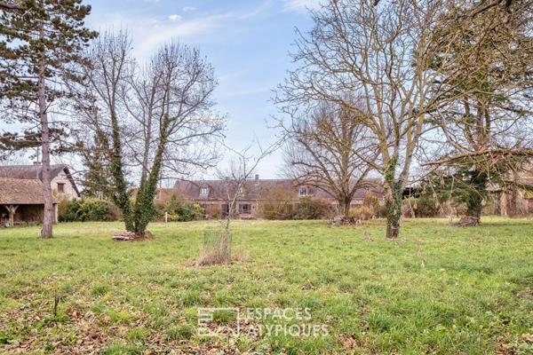 Longère de caractère avec de nombreuses dépendances à rénover