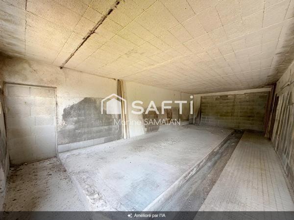 Maison mitoyenne à rénover avec locaux et garage