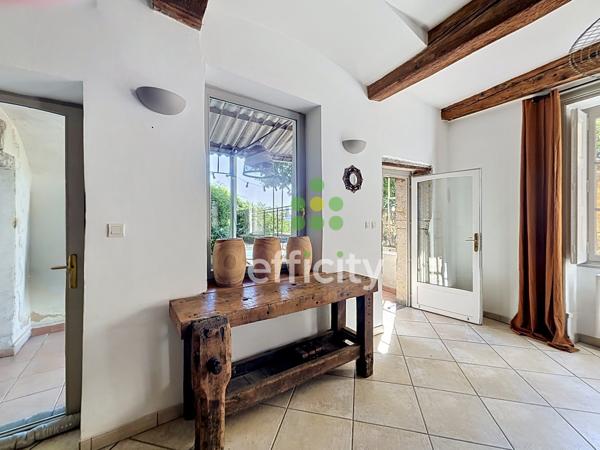 Appartement
         5 pièces
        - 140 m² Bien prestige 1 090 000 € *