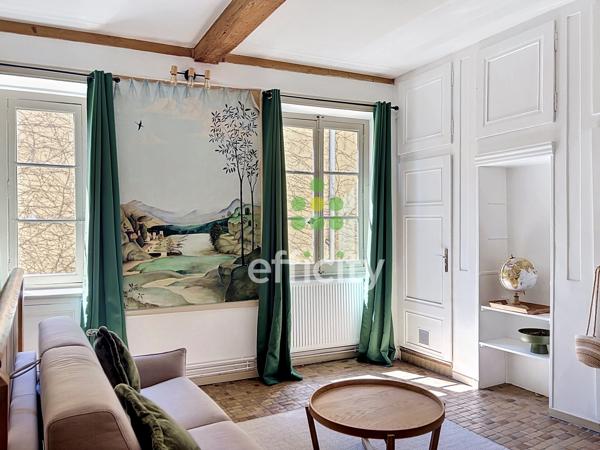 Appartement
         5 pièces
        - 140 m² Bien prestige 1 090 000 € *
