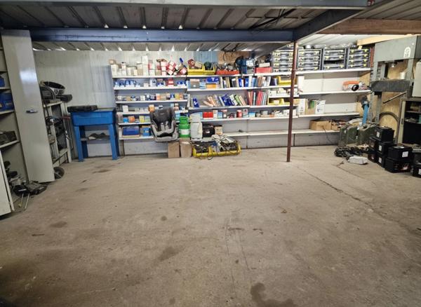 Fonds de commerce GARAGE / ENTRETIEN AUTOMOBILES de 900 m2 avec PARKING BUREAUX - Axe EPINAL/ XERTIGNY (88)