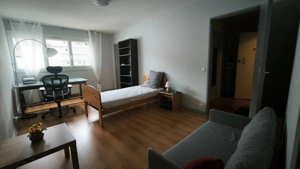 STUDIO MEUBLÉ – 31,27 m² – DERNIER ÉTAGE AVEC ASCENSEUR – 450 € CC