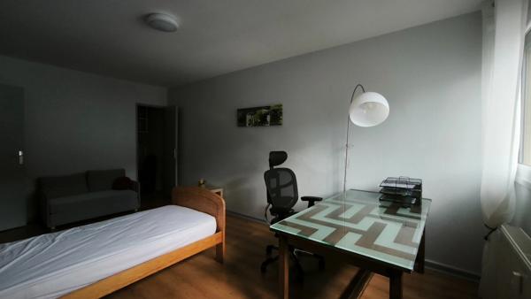 STUDIO MEUBLÉ – 31,27 m² – DERNIER ÉTAGE AVEC ASCENSEUR – 450 € CC