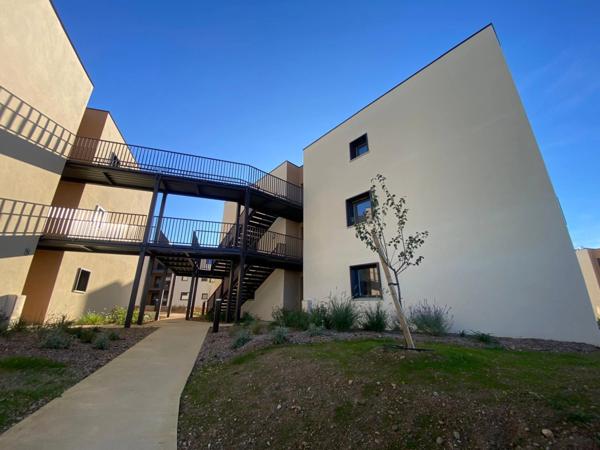 Dpt Hérault (34), à vendre SERIGNAN appartement T2 de 42,8 m² avec terrasse et stationnement