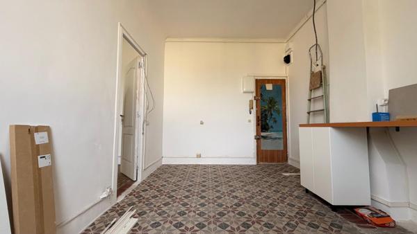 Appartement type 2 - beaux volumes - proche de la Valentine