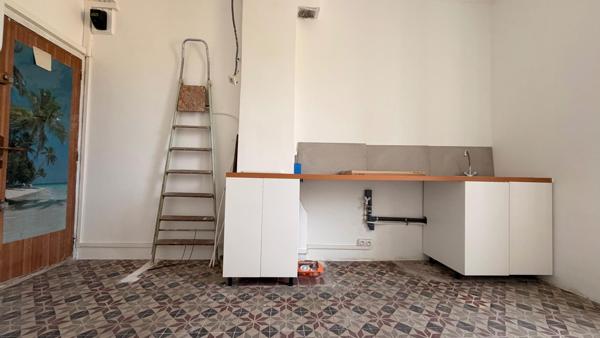 Appartement type 2 - beaux volumes - proche de la Valentine