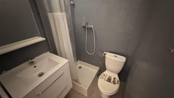 Appartement type 2 - beaux volumes - proche de la Valentine