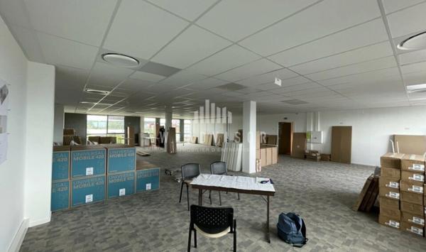 A LOUER : PLATEAU DE BUREAUX D'ENVIRON 196 M² AVEC QUATRE PARKINGS