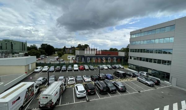 A LOUER : PLATEAU DE BUREAUX D'ENVIRON 196 M² AVEC QUATRE PARKINGS
