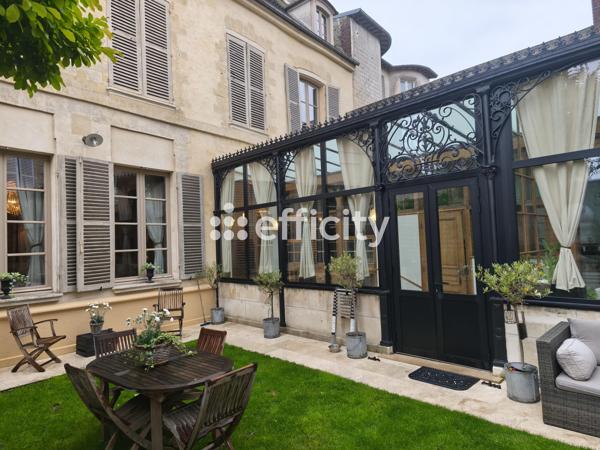 Maison
         8 pièces
        - 246 m² Bien prestige 1 089 000 € *