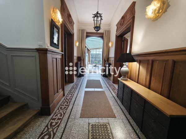 Maison
         8 pièces
        - 246 m² Bien prestige 1 089 000 € *