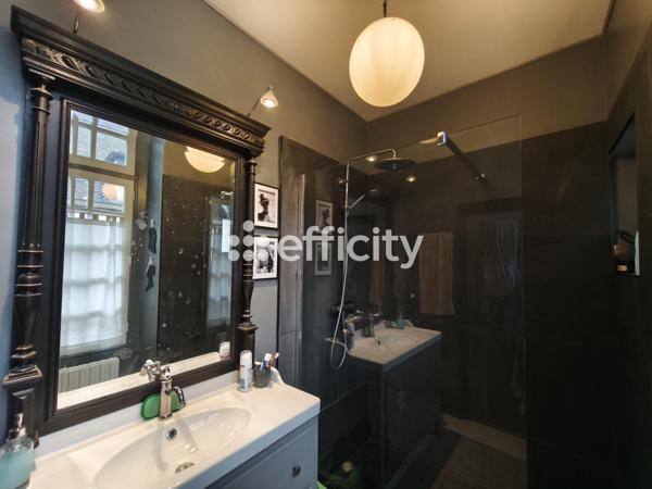Maison
         8 pièces
        - 246 m² Bien prestige 1 089 000 € *