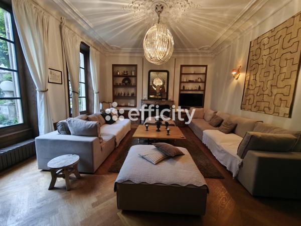 Maison
         8 pièces
        - 246 m² Bien prestige 1 089 000 € *