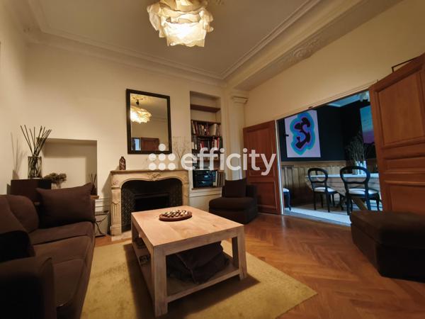 Maison
         8 pièces
        - 246 m² Bien prestige 1 089 000 € *