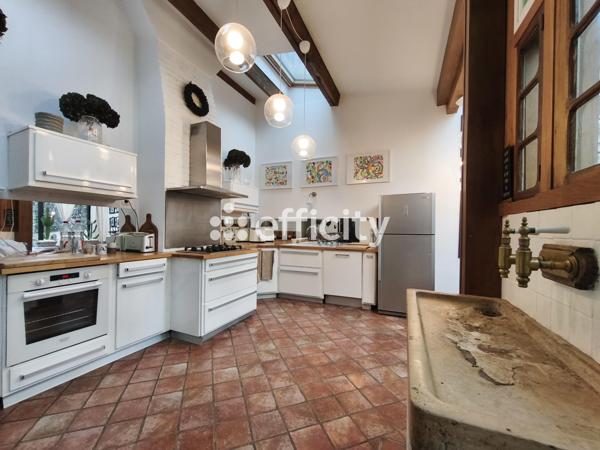 Maison
         8 pièces
        - 246 m² Bien prestige 1 089 000 € *