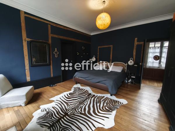 Maison
         8 pièces
        - 246 m² Bien prestige 1 089 000 € *