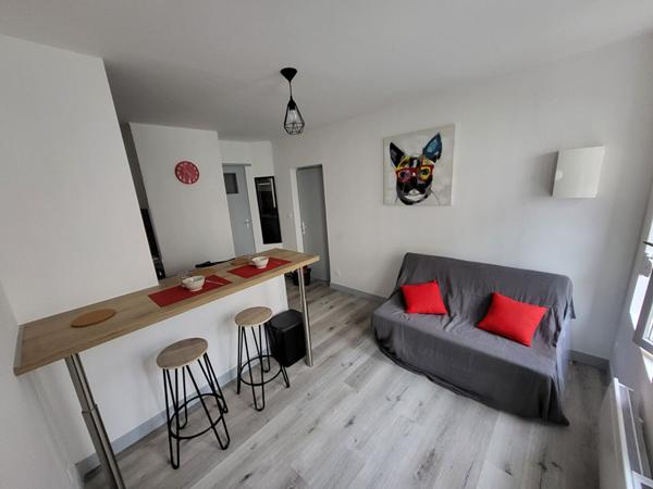 A LOUER STUDIO MEUBLE CENTRE VILLE DE ST QUENTIN 02100.