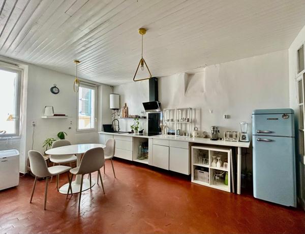 Appartement
         2 pièces
        - 48 m² Exclusivité 180 000 € *