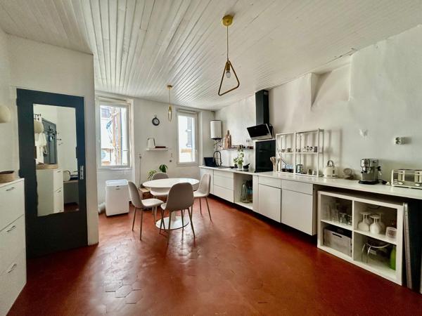 Appartement
         2 pièces
        - 48 m² Exclusivité 180 000 € *