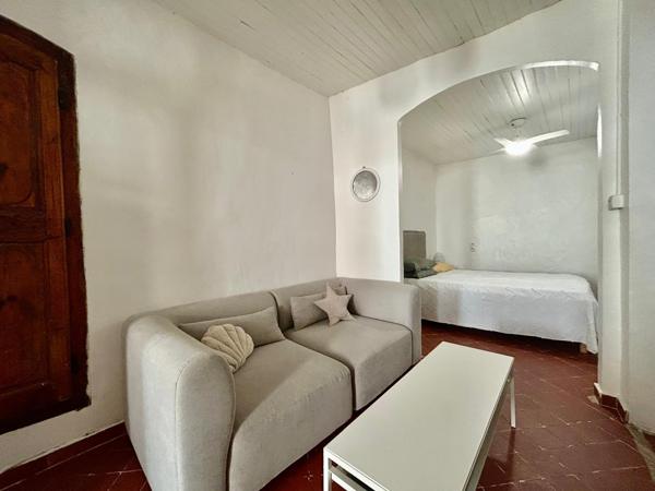Appartement
         2 pièces
        - 48 m² Exclusivité 180 000 € *