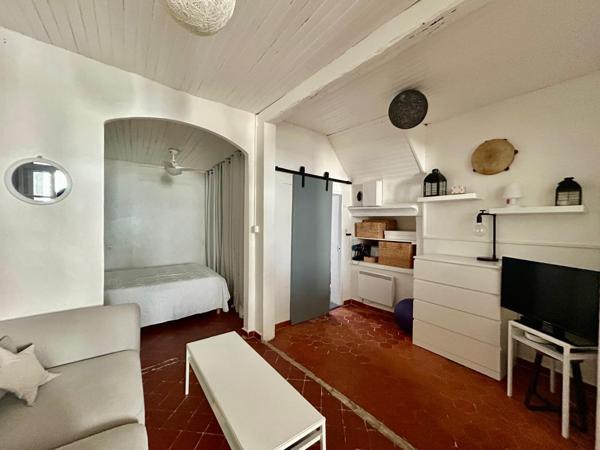 Appartement
         2 pièces
        - 48 m² Exclusivité 180 000 € *