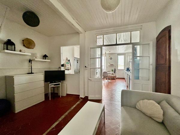 Appartement
         2 pièces
        - 48 m² Exclusivité 180 000 € *