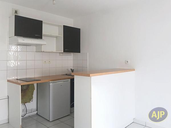 Appartement à louer Cholet : 2 pièces, 42m² avec 1 chambre(s) à 542€ - AJP Immobilier Cholet