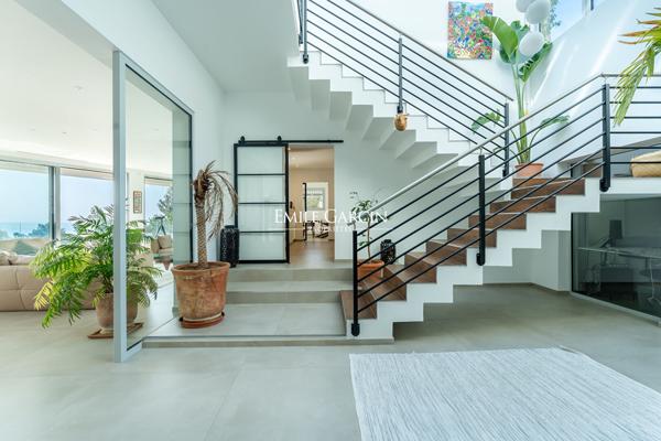 À vendre - Villa contemporaine de luxe - Carry-le-Rouet | Côte Bleue | Front de mer | Vue rade de Marseille | 380 m² | Piscine chauffée | Domaine sécurisé