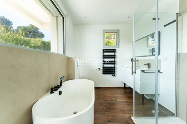 À vendre - Villa contemporaine de luxe - Carry-le-Rouet | Côte Bleue | Front de mer | Vue rade de Marseille | 380 m² | Piscine chauffée | Domaine sécurisé
