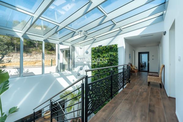 À vendre - Villa contemporaine de luxe - Carry-le-Rouet | Côte Bleue | Front de mer | Vue rade de Marseille | 380 m² | Piscine chauffée | Domaine sécurisé